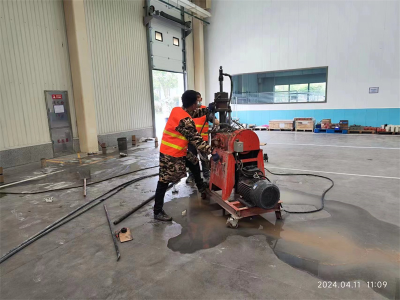 梁河厂房地面下沉塌陷注浆加固施工